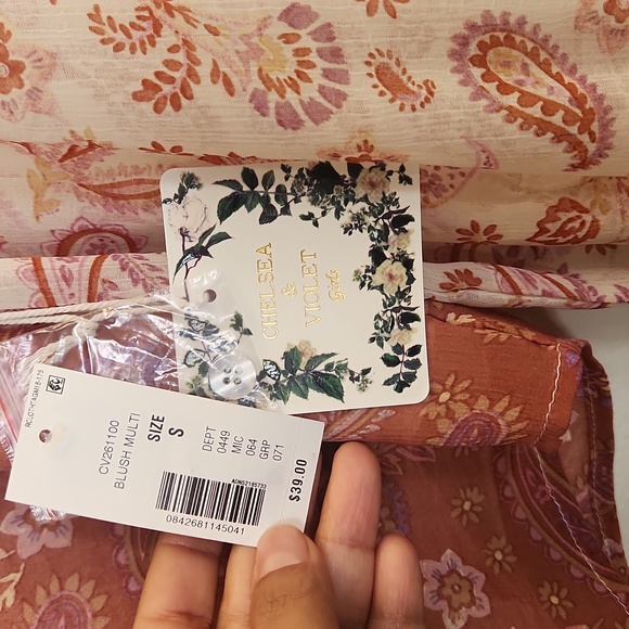 Chelsea & Videt Mixd Print Button down L/S Top - Picture 4 of 4